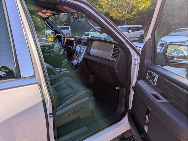 リンカーンナビゲーター ベースグレード　ディーラー車・８ナンバー・車椅子移動車登録・社外ナビ・フルセグ・ＡＬＰＩＮＥフリップダウンモニター・ＥＴＣ・キーレス・パワーバックドア・バックカメラ・フロントカメラ・右サイドカメラ・パワーシート（54枚目）