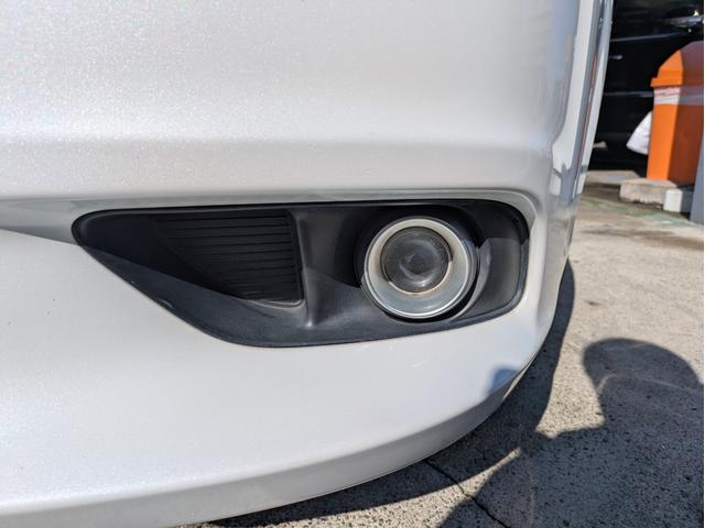 クライスラー・300 300Cラグジュアリー ディーラー車・黒革シート・純正ナビ・TV・Bカメラ・ETC・シートヒーター・前席ベンチレーション・パノラマルーフ・リアサンシェード・ステアリングヒーター・プッシュスタート・スマートキー・ブルートゥース(5枚目)