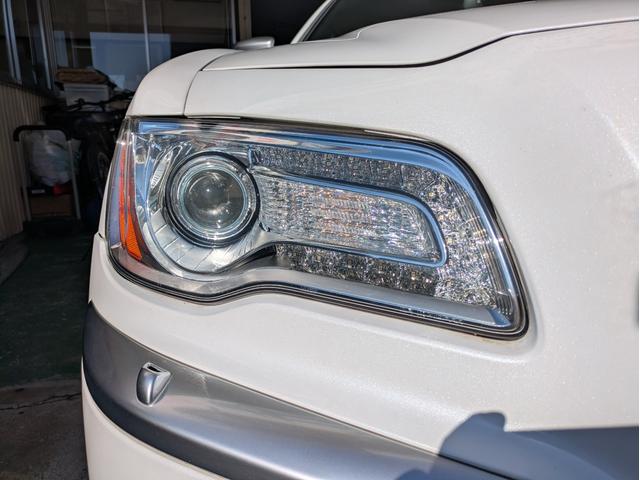 クライスラー・300 300Cラグジュアリー ディーラー車・黒革シート・純正ナビ・TV・Bカメラ・ETC・シートヒーター・前席ベンチレーション・パノラマルーフ・リアサンシェード・ステアリングヒーター・プッシュスタート・スマートキー・ブルートゥース(6枚目)