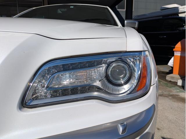 クライスラー・300 300Cラグジュアリー ディーラー車・黒革シート・純正ナビ・TV・Bカメラ・ETC・シートヒーター・前席ベンチレーション・パノラマルーフ・リアサンシェード・ステアリングヒーター・プッシュスタート・スマートキー・ブルートゥース(7枚目)