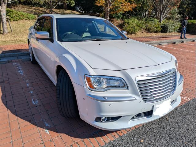 クライスラー・300 300Cラグジュアリー ディーラー車・黒革シート・純正ナビ・TV・Bカメラ・ETC・シートヒーター・前席ベンチレーション・パノラマルーフ・リアサンシェード・ステアリングヒーター・プッシュスタート・スマートキー・ブルートゥース(12枚目)