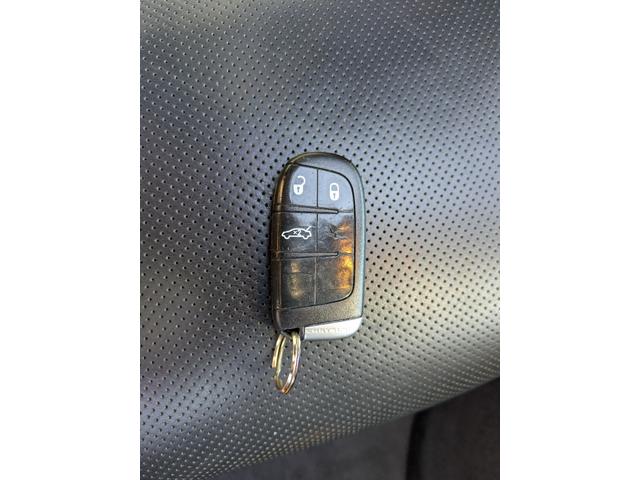 クライスラー・300 300Cラグジュアリー ディーラー車・黒革シート・純正ナビ・TV・Bカメラ・ETC・シートヒーター・前席ベンチレーション・パノラマルーフ・リアサンシェード・ステアリングヒーター・プッシュスタート・スマートキー・ブルートゥース(24枚目)