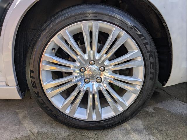 クライスラー・300 300Cラグジュアリー ディーラー車・黒革シート・純正ナビ・TV・Bカメラ・ETC・シートヒーター・前席ベンチレーション・パノラマルーフ・リアサンシェード・ステアリングヒーター・プッシュスタート・スマートキー・ブルートゥース(29枚目)