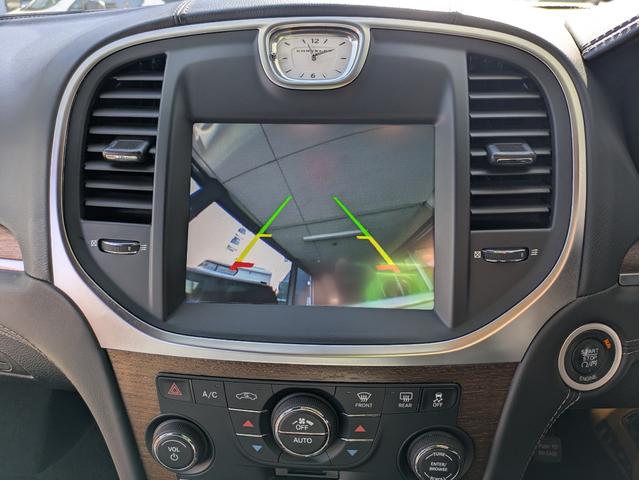 クライスラー・300 300Cラグジュアリー ディーラー車・黒革シート・純正ナビ・TV・Bカメラ・ETC・シートヒーター・前席ベンチレーション・パノラマルーフ・リアサンシェード・ステアリングヒーター・プッシュスタート・スマートキー・ブルートゥース(46枚目)