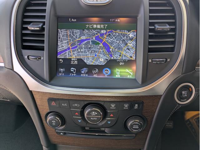 クライスラー・300 300Cラグジュアリー ディーラー車・黒革シート・純正ナビ・TV・Bカメラ・ETC・シートヒーター・前席ベンチレーション・パノラマルーフ・リアサンシェード・ステアリングヒーター・プッシュスタート・スマートキー・ブルートゥース(48枚目)