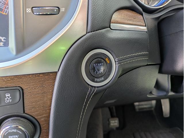 クライスラー・300 300Cラグジュアリー ディーラー車・黒革シート・純正ナビ・TV・Bカメラ・ETC・シートヒーター・前席ベンチレーション・パノラマルーフ・リアサンシェード・ステアリングヒーター・プッシュスタート・スマートキー・ブルートゥース(50枚目)