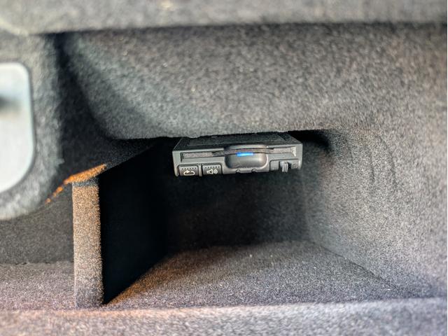 クライスラー・300 300Cラグジュアリー ディーラー車・黒革シート・純正ナビ・TV・Bカメラ・ETC・シートヒーター・前席ベンチレーション・パノラマルーフ・リアサンシェード・ステアリングヒーター・プッシュスタート・スマートキー・ブルートゥース(52枚目)