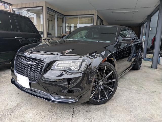 クライスラー・300 300S スマートキー・ブラックレザーシート・パワーシート・シートヒーター・プッシュスタート・社外22インチAW・社外フルセグ・ETC・バックカメラ・クルーズコントロール・Bluetooth・ヒートステアリング(2枚目)