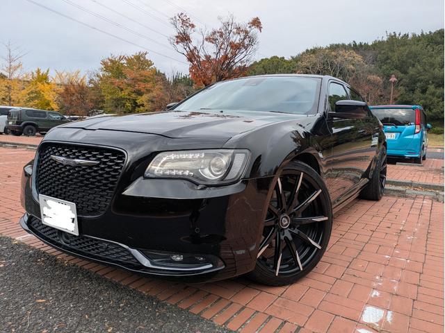 クライスラー・300 300S スマートキー・ブラックレザーシート・パワーシート・シートヒーター・プッシュスタート・社外22インチAW・社外フルセグ・ETC・バックカメラ・クルーズコントロール・Bluetooth・ヒートステアリング(3枚目)