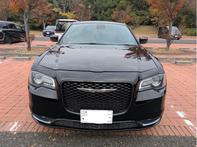 クライスラー・300 300S スマートキー・ブラックレザーシート・パワーシート・シートヒーター・プッシュスタート・社外22インチAW・社外フルセグ・ETC・バックカメラ・クルーズコントロール・Bluetooth・ヒートステアリング(6枚目)