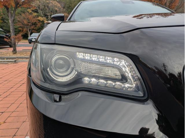 クライスラー・300 300S スマートキー・ブラックレザーシート・パワーシート・シートヒーター・プッシュスタート・社外22インチAW・社外フルセグ・ETC・バックカメラ・クルーズコントロール・Bluetooth・ヒートステアリング(8枚目)