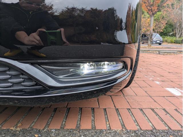 クライスラー・300 300S スマートキー・ブラックレザーシート・パワーシート・シートヒーター・プッシュスタート・社外22インチAW・社外フルセグ・ETC・バックカメラ・クルーズコントロール・Bluetooth・ヒートステアリング(12枚目)