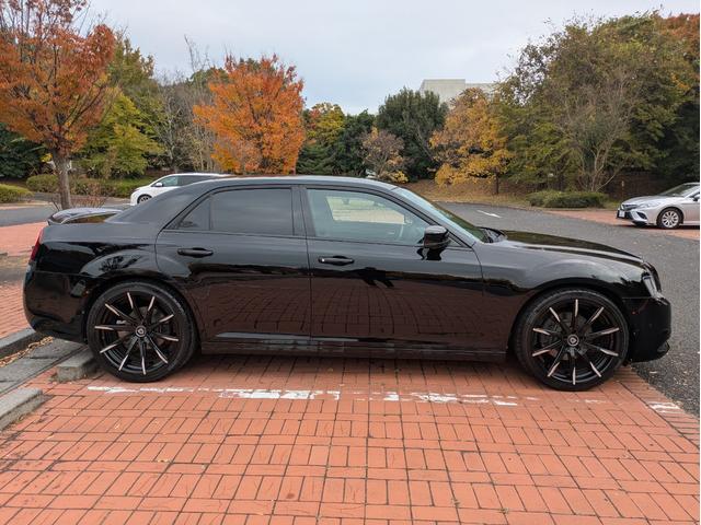 クライスラー・300 300S スマートキー・ブラックレザーシート・パワーシート・シートヒーター・プッシュスタート・社外22インチAW・社外フルセグ・ETC・バックカメラ・クルーズコントロール・Bluetooth・ヒートステアリング(22枚目)