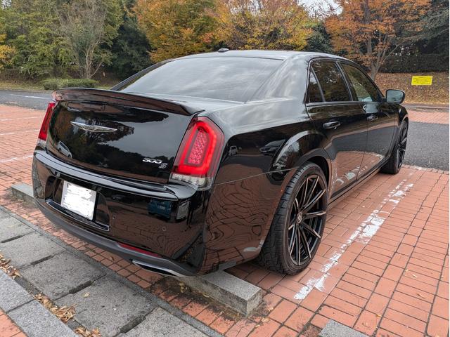 クライスラー・300 300S スマートキー・ブラックレザーシート・パワーシート・シートヒーター・プッシュスタート・社外22インチAW・社外フルセグ・ETC・バックカメラ・クルーズコントロール・Bluetooth・ヒートステアリング(23枚目)