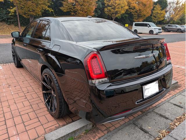 クライスラー・300 300S スマートキー・ブラックレザーシート・パワーシート・シートヒーター・プッシュスタート・社外22インチAW・社外フルセグ・ETC・バックカメラ・クルーズコントロール・Bluetooth・ヒートステアリング(25枚目)