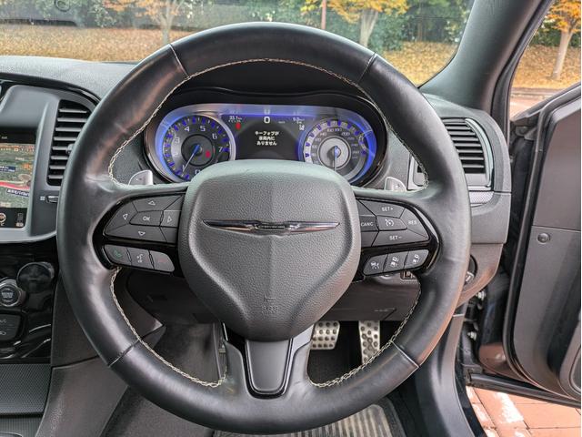クライスラー・300 300S スマートキー・ブラックレザーシート・パワーシート・シートヒーター・プッシュスタート・社外22インチAW・社外フルセグ・ETC・バックカメラ・クルーズコントロール・Bluetooth・ヒートステアリング(30枚目)