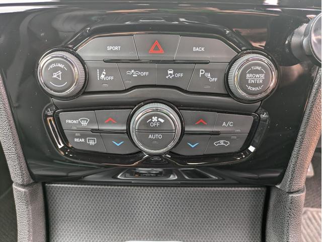 クライスラー・300 300S スマートキー・ブラックレザーシート・パワーシート・シートヒーター・プッシュスタート・社外22インチAW・社外フルセグ・ETC・バックカメラ・クルーズコントロール・Bluetooth・ヒートステアリング(32枚目)