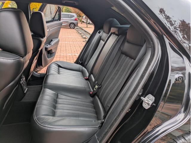 クライスラー・300 300S スマートキー・ブラックレザーシート・パワーシート・シートヒーター・プッシュスタート・社外22インチAW・社外フルセグ・ETC・バックカメラ・クルーズコントロール・Bluetooth・ヒートステアリング(36枚目)