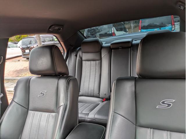 クライスラー・300 300S スマートキー・ブラックレザーシート・パワーシート・シートヒーター・プッシュスタート・社外22インチAW・社外フルセグ・ETC・バックカメラ・クルーズコントロール・Bluetooth・ヒートステアリング(38枚目)