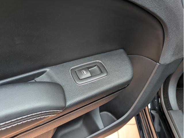 クライスラー・300 300S スマートキー・ブラックレザーシート・パワーシート・シートヒーター・プッシュスタート・社外22インチAW・社外フルセグ・ETC・バックカメラ・クルーズコントロール・Bluetooth・ヒートステアリング(51枚目)