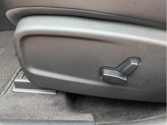 クライスラー・300 300S スマートキー・ブラックレザーシート・パワーシート・シートヒーター・プッシュスタート・社外22インチAW・社外フルセグ・ETC・バックカメラ・クルーズコントロール・Bluetooth・ヒートステアリング(54枚目)