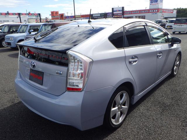 プリウス Ｓツーリングセレクション　１年保証付　純正ナビ　フルセグＴＶ　バックカメラ　ＥＴＣ　ステアリングスイッチ　ＬＥＤヘッドライト　オートライト　ＣＤ・ＤＶＤ再生　スマートキー　プッシュスタート　純正アルミホイール　ウィンカーミラー（8枚目）