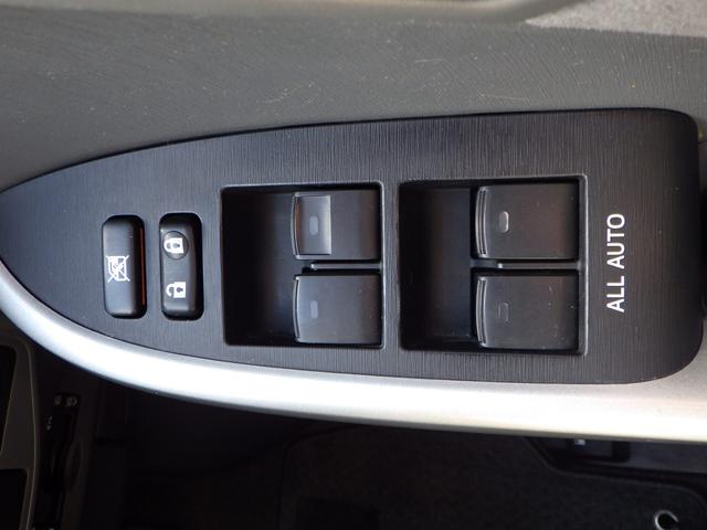 プリウス Ｓツーリングセレクション　１年保証付　純正ナビ　フルセグＴＶ　バックカメラ　ＥＴＣ　ステアリングスイッチ　ＬＥＤヘッドライト　オートライト　ＣＤ・ＤＶＤ再生　スマートキー　プッシュスタート　純正アルミホイール　ウィンカーミラー（25枚目）