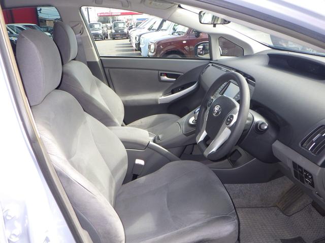 プリウス Ｓツーリングセレクション　１年保証付　純正ナビ　フルセグＴＶ　バックカメラ　ＥＴＣ　ステアリングスイッチ　ＬＥＤヘッドライト　オートライト　ＣＤ・ＤＶＤ再生　スマートキー　プッシュスタート　純正アルミホイール　ウィンカーミラー（33枚目）