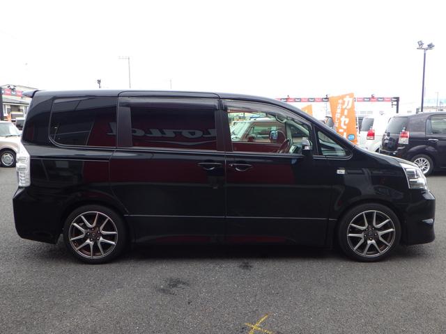 ノア Ｓｉ　Ｇ’ｓバージョンＥＤＧＥ　１年保証付　ワンオーナー　純正ＨＤＤナビ　サンルーフ　ダウンサス　フルセグ　バックカメラ　Ｂｌｕｅｔｏｏｔｈ　ＥＴＣ　両側パワースライドドア　ＨＩＤヘッドライト　ステアリングスイッチ　ＣＤ・ＤＶＤ再生（6枚目）