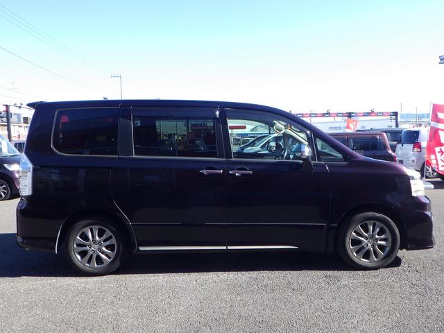 ヴォクシー ＺＳ　煌ＩＩＩ　１年保証付　後期型　社外ナビ　フルセグＴＶ　ＥＴＣ　Ｂｌｕｅｔｏｏｔｈ　両側パワースライドドア　ＨＩＤヘッドライト　オートライト　ＣＤ・ＤＶＤ再生　ハーフレザーシート　パドルシフト　プッシュスタート（6枚目）