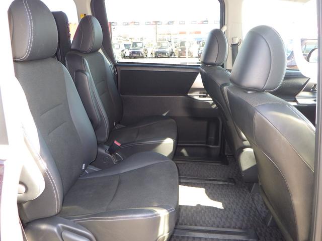 ヴォクシー ＺＳ　煌ＩＩＩ　１年保証付　後期型　社外ナビ　フルセグＴＶ　ＥＴＣ　Ｂｌｕｅｔｏｏｔｈ　両側パワースライドドア　ＨＩＤヘッドライト　オートライト　ＣＤ・ＤＶＤ再生　ハーフレザーシート　パドルシフト　プッシュスタート（30枚目）