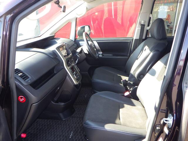 ヴォクシー ＺＳ　煌ＩＩＩ　１年保証付　後期型　社外ナビ　フルセグＴＶ　ＥＴＣ　Ｂｌｕｅｔｏｏｔｈ　両側パワースライドドア　ＨＩＤヘッドライト　オートライト　ＣＤ・ＤＶＤ再生　ハーフレザーシート　パドルシフト　プッシュスタート（35枚目）