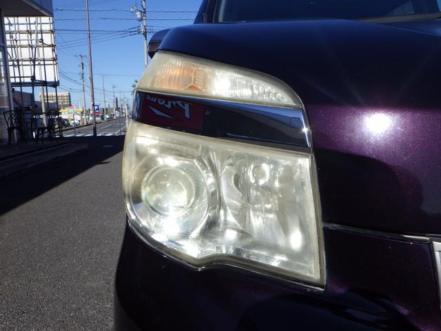 ヴォクシー ＺＳ　煌ＩＩＩ　１年保証付　後期型　社外ナビ　フルセグＴＶ　ＥＴＣ　Ｂｌｕｅｔｏｏｔｈ　両側パワースライドドア　ＨＩＤヘッドライト　オートライト　ＣＤ・ＤＶＤ再生　ハーフレザーシート　パドルシフト　プッシュスタート（43枚目）