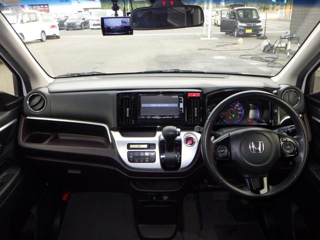 Ｎ－ＷＧＮカスタム Ｇ・ターボパッケージ　１年保証付　禁煙車　純正ナビ　前後ドライブレコーダー　バックカメラ　Ｂｌｕｅｔｏｏｔｈ　ＥＴＣ　衝突軽減システム　ＣＤ・ＤＶＤ再生　ＨＩＤヘッドライト　ターボ　ステアリングスイッチ　ハーフレザーシート（4枚目）