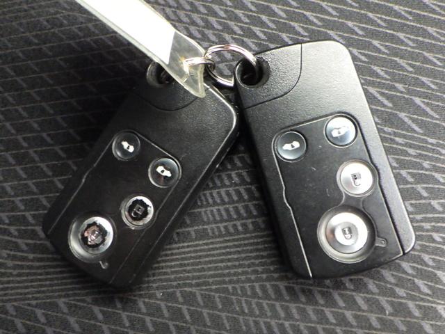 ステップワゴンスパーダ Z 1年保証付 車検令和9年7月迄 禁煙車 社外ナビ フルセグTV バックカメラ フリップダウンモニター ETC 両側パワースライドドア HIDヘッドライト CD・DVD再生 パドルシフト オートエアコン(21枚目)