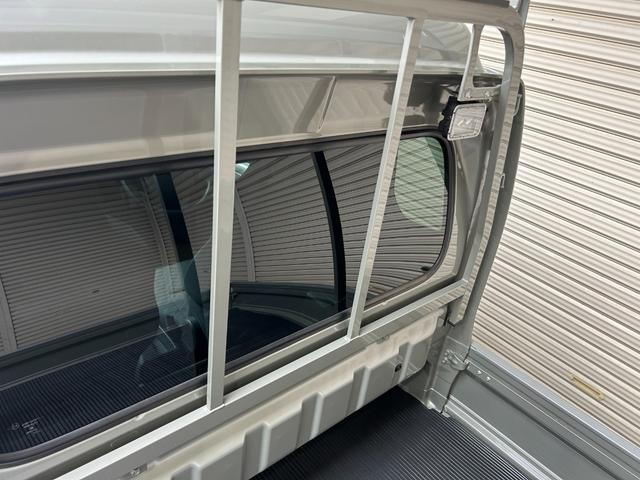 スーパーキャリイ Xリミテッド スズキセーフティサポート パイオニアナビ バックカメラ 15インチアルミ デジタルミラードラレコ 荷台マット ゲートアッパープレート(14枚目)