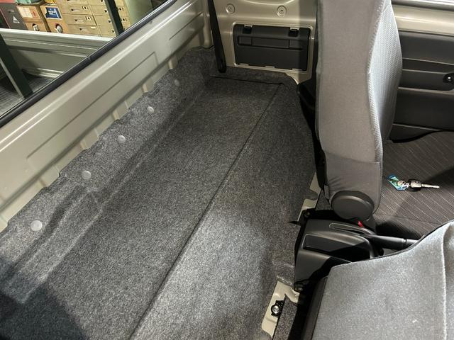 スーパーキャリイ Xリミテッド スズキセーフティサポート パイオニアナビ バックカメラ 15インチアルミ デジタルミラードラレコ 荷台マット ゲートアッパープレート(42枚目)