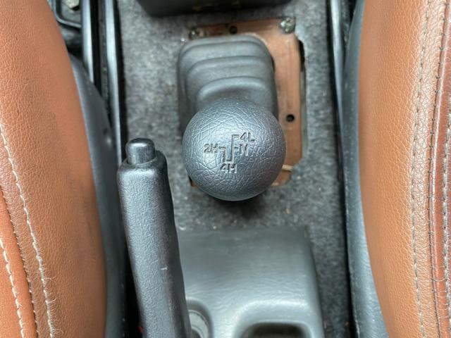 JZリフトアップ 社外ホイール 革シート 4WD ABS(10枚目)