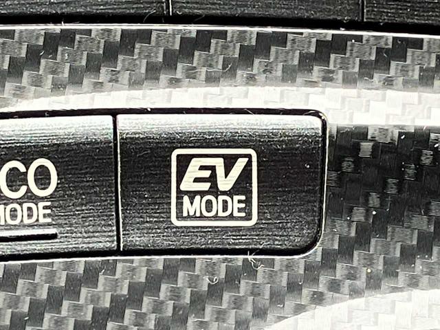 プリウス Ｓツーリングセレクション・Ｇ’ｓ　純正ナビ☆バックカメラ☆ＥＴＣ☆ドライブレコーダー☆Ｂｌｕｅｔｏｏｔｈ☆スマートキー☆オートライト☆ステアリングリモコン☆ＨＩＤヘッドライト☆フォグランプ☆Ｇ’ｓ純正アルミホイール（22枚目）