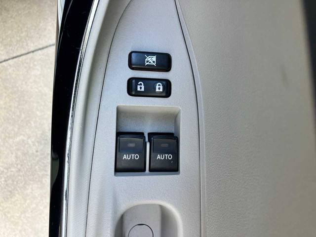 TOYOTA IQ 130G LEATHER PACKAGE