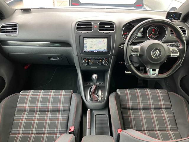 ゴルフ GTI ターボ☆社外ナビ☆バックカメラ☆ETC☆ドライブレコーダー☆オートライト☆クルーズコントロール☆ステアリングリモコン☆Bluetooth☆ミュージックサーバー☆HIDヘッドライト☆純正アルミホイール(6枚目)
