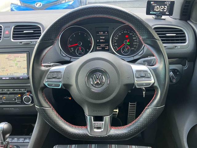 ゴルフ GTI ターボ☆社外ナビ☆バックカメラ☆ETC☆ドライブレコーダー☆オートライト☆クルーズコントロール☆ステアリングリモコン☆Bluetooth☆ミュージックサーバー☆HIDヘッドライト☆純正アルミホイール(13枚目)