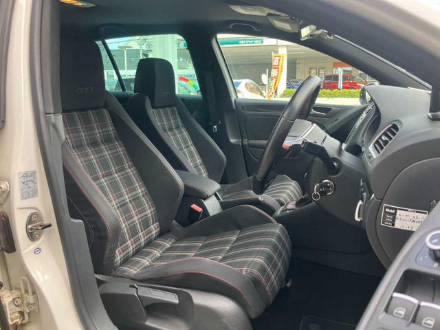 ゴルフ GTI ターボ☆社外ナビ☆バックカメラ☆ETC☆ドライブレコーダー☆オートライト☆クルーズコントロール☆ステアリングリモコン☆Bluetooth☆ミュージックサーバー☆HIDヘッドライト☆純正アルミホイール(20枚目)
