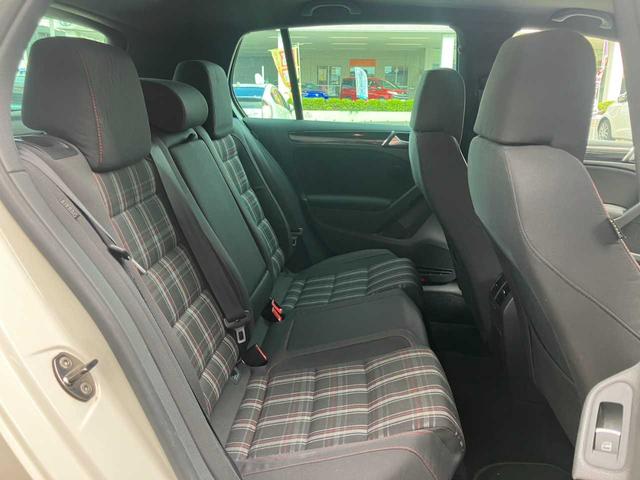 ゴルフ GTI ターボ☆社外ナビ☆バックカメラ☆ETC☆ドライブレコーダー☆オートライト☆クルーズコントロール☆ステアリングリモコン☆Bluetooth☆ミュージックサーバー☆HIDヘッドライト☆純正アルミホイール(21枚目)