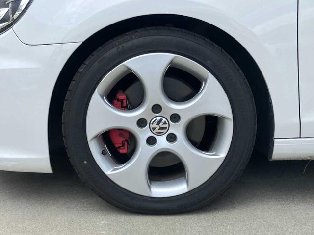 ゴルフ GTI ターボ☆社外ナビ☆バックカメラ☆ETC☆ドライブレコーダー☆オートライト☆クルーズコントロール☆ステアリングリモコン☆Bluetooth☆ミュージックサーバー☆HIDヘッドライト☆純正アルミホイール(56枚目)