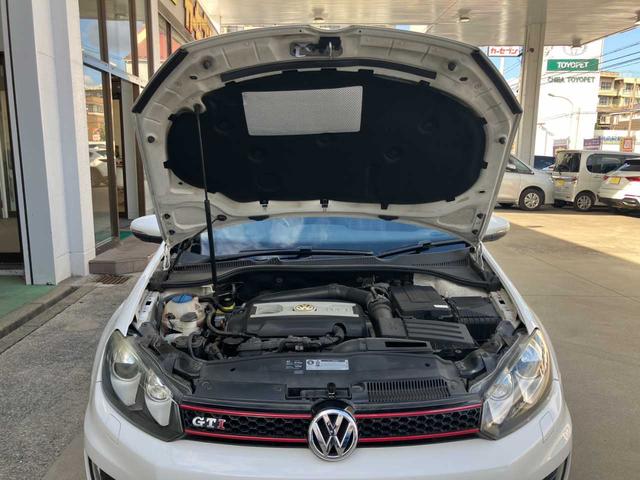 ゴルフ GTI ターボ☆社外ナビ☆バックカメラ☆ETC☆ドライブレコーダー☆オートライト☆クルーズコントロール☆ステアリングリモコン☆Bluetooth☆ミュージックサーバー☆HIDヘッドライト☆純正アルミホイール(57枚目)