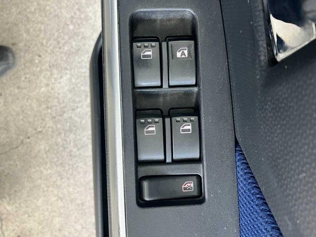 トール カスタムＧ　ＳＡＩＩ　４ＷＤ☆純正ナビ☆バックカメラ☆ＥＴＣ☆Ｂｌｕｅｔｏｏｔｈ☆後席モニター☆両側電動スライドドア☆衝突軽減装置☆クルーズコントロール☆シートヒーター☆ＬＥＤヘッドライト☆純正アルミホイール（30枚目）