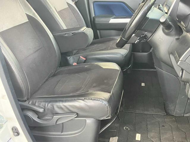 トール カスタムＧ　ＳＡＩＩ　４ＷＤ☆純正ナビ☆バックカメラ☆ＥＴＣ☆Ｂｌｕｅｔｏｏｔｈ☆後席モニター☆両側電動スライドドア☆衝突軽減装置☆クルーズコントロール☆シートヒーター☆ＬＥＤヘッドライト☆純正アルミホイール（32枚目）