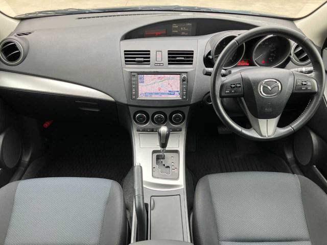 アクセラスポーツ １５Ｓナビエディション　純正ナビ☆バックカメラ☆ＥＴＣ☆スマートキー☆デュアルオートエアコン☆レインセンサー☆ミュージックサーバー☆オートライト☆ＨＩＤヘッドライト☆純正アルミホイール（7枚目）