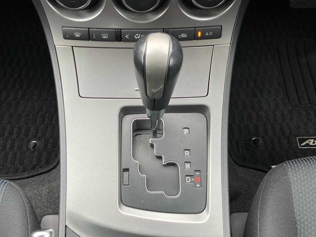 アクセラスポーツ １５Ｓナビエディション　純正ナビ☆バックカメラ☆ＥＴＣ☆スマートキー☆デュアルオートエアコン☆レインセンサー☆ミュージックサーバー☆オートライト☆ＨＩＤヘッドライト☆純正アルミホイール（12枚目）